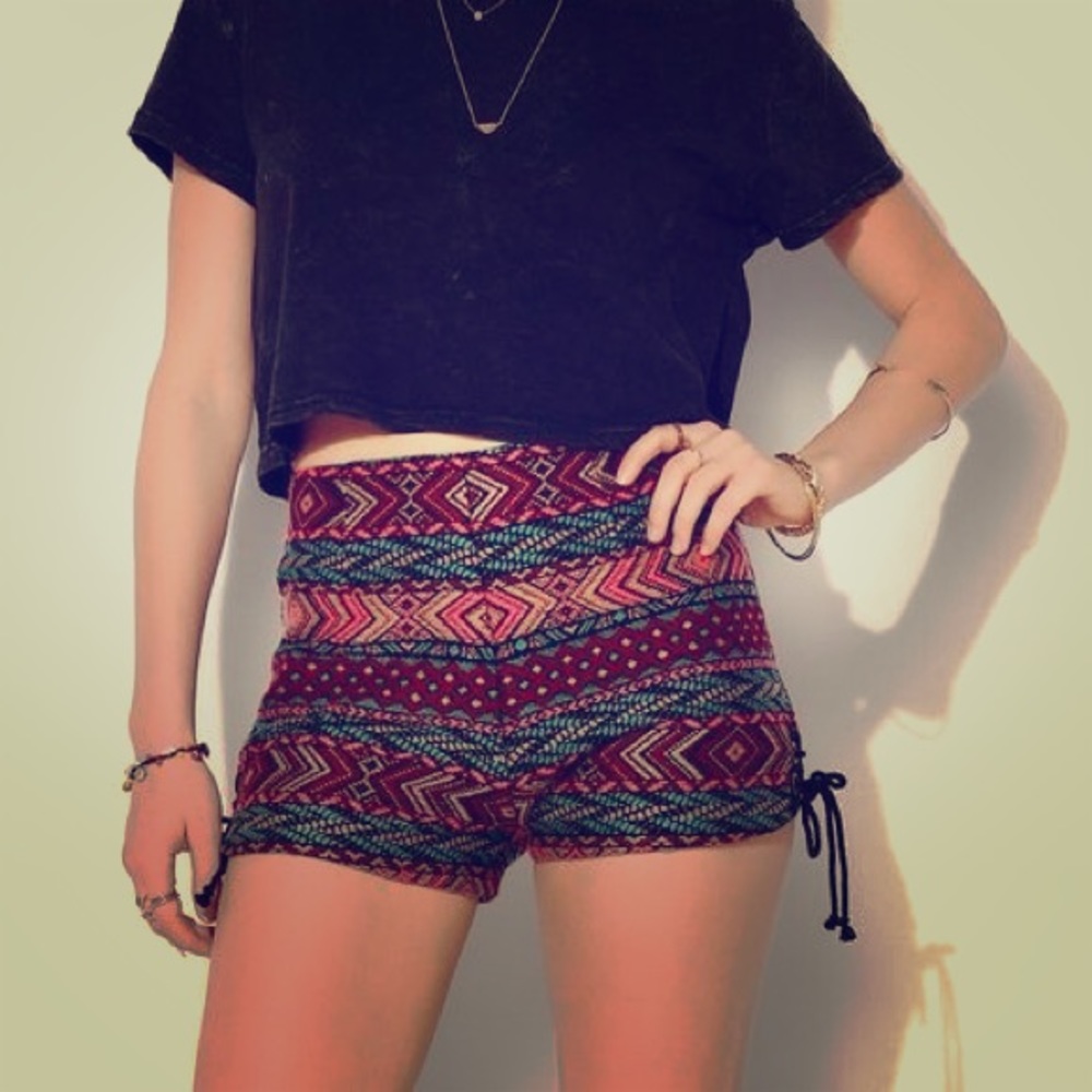 Ecoté high-waisted shorts. Size 0-2
